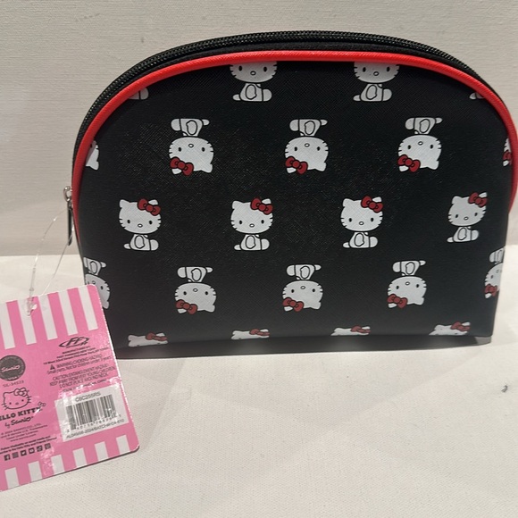 NWT Hello Kitty waterproof Makeup Bag. - Picture 3 of 4